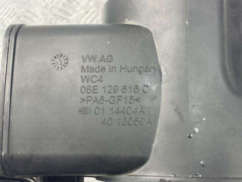 Патрубок воздушный 06E129616 Audi Q7