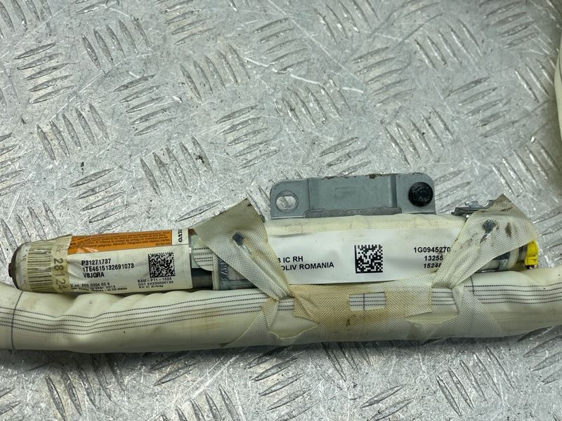 Шторка безопасности боковая / Airbag 31271737 Volvo XC60