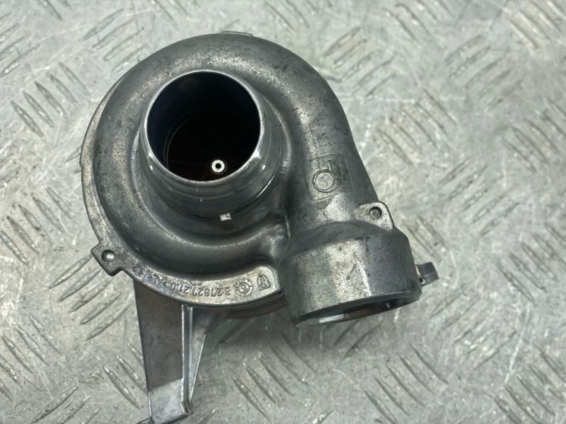 Насос охлаждающей жидкости 31368715 Volvo XC90 Volvo S60, Volvo S60 Cross Country, Volvo S80, Volvo S90, Volvo V60, Volvo V60 Cross Country, Volvo V90, Volvo V90 Cross Country, Volvo XC40, Volvo XC60, Volvo XC70, Volvo XC90