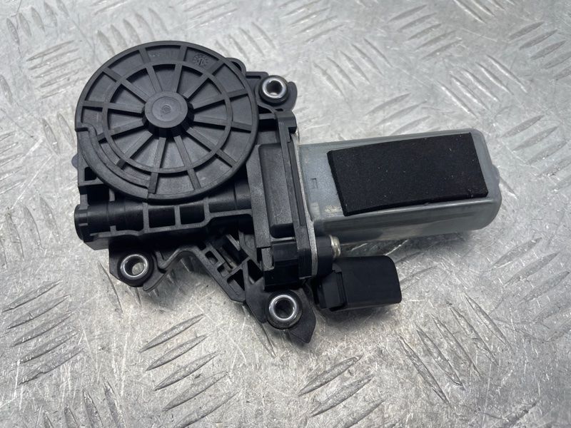Привідний блок дверей лівий 4F0837059 Audi A8 Audi A6, Audi A7, Audi A8, Audi Q7, Audi RS7, Audi S6, Audi S7, Audi S8, Audi SQ7