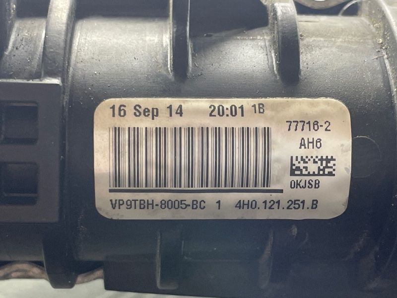 Радіатор охолодження двигуна 4H0121251B Audi A8