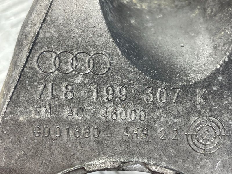 Опора / кронштейн двигуна 7L8199307K Audi Q7