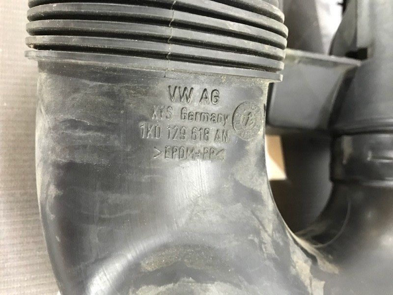 Патрубок повітряного фільтра 1K0129618AN Volkswagen CC