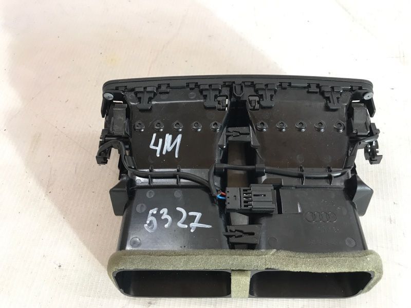 Дефлектор воздуховода 4M0819203B Audi Q7