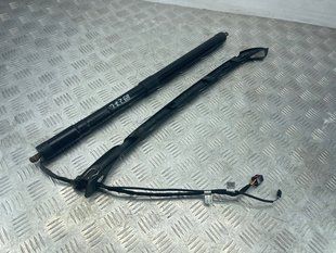 Приводной блок крышки багажника 7P6827851DIIT Volkswagen Touareg Volkswagen Touareg