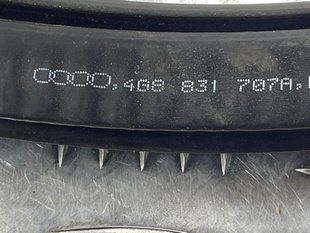 Ущільнювач дверей внутрішній нижній 4G8831707A Audi A7