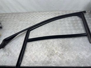 Направляюча скла дверей 4H0837431 Audi A8