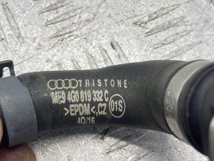 Патрубок системи охолодження 4G0819332C Audi A6