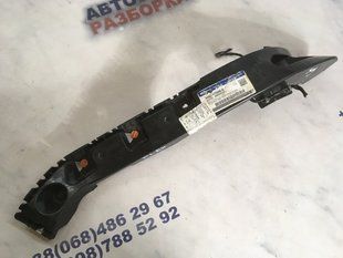 Направляющая / Крепление / Кронштейн бампера 8A8Z17D948B Ford Flex