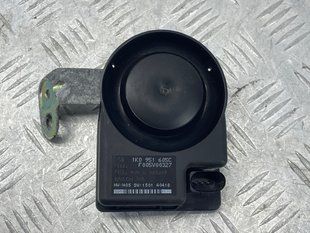 Сирена противоугонной системы 1K0951605C Audi Q5 Audi A3, Audi A4, Audi A4 Allroad, Audi A5, Audi A6, Audi A7, Audi A8, Audi Q3, Audi Q5, Audi Q7, Audi R8, Audi RS5, Audi RS7, Audi S4, Audi S5, Audi S6, Audi S7, Audi S8, Audi SQ5, Audi TT, Audi TT RS, Audi TTS, Porsche 718 Spyder, Porsche 911, Porsche Cayenne, Porsche Macan, Porsche Panamera, Volkswagen Beetle, Volkswagen CC, Volkswagen Eos, Volkswagen Golf, Volkswagen Golf R, Volkswagen GTI, Volkswagen Jetta, Volkswagen Tiguan, Volkswagen Touareg