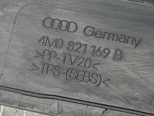 Ущільнювач крила 4M0821169B Audi Q7