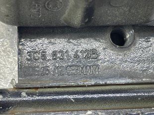 Петля двери нижняя 3C8831412B Volkswagen CC