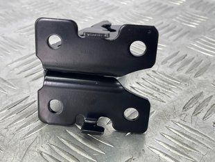 Крепление сиденья 8W0886177A Audi A6