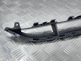 Решетка переднего бампера нижняя s-line 4L0807683E01C Audi Q7
