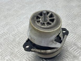 Опора / подушка двигуна 7L8199131A Audi Q7