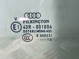 Стекло двери Audi Q7