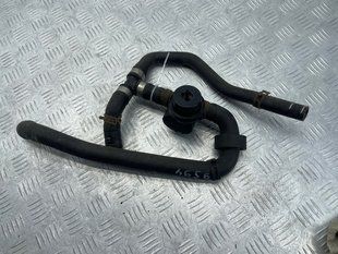 Шланг ОЖ с клапаном 7P0122049H Volkswagen Touareg