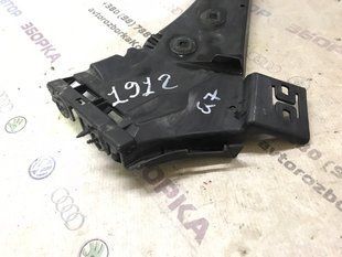 Направляюча переднього бампера 4L0807284B Audi Q7