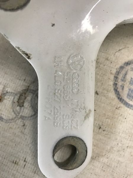Петля кришки багажника 4L0827299B Audi Q7