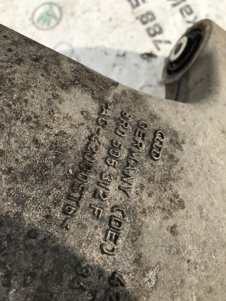 Важіль задньої підвіски нижній 8R0505312F Audi A7