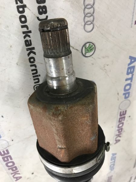 Піввісь 561407271AA Volkswagen Passat