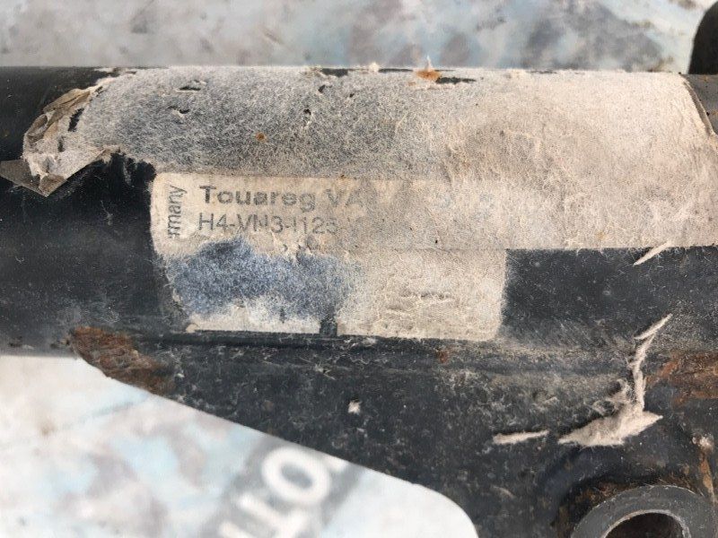 Стійка амортизатора в зборі з пружиною 7P6413031AN Volkswagen Touareg