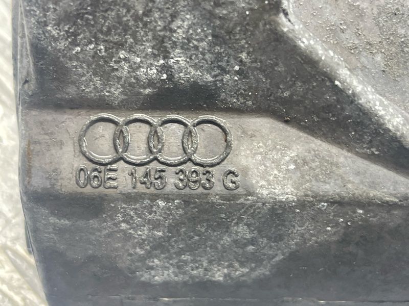 Кронштейн насоса гидроусилителя руля 06E145393G Audi Q7