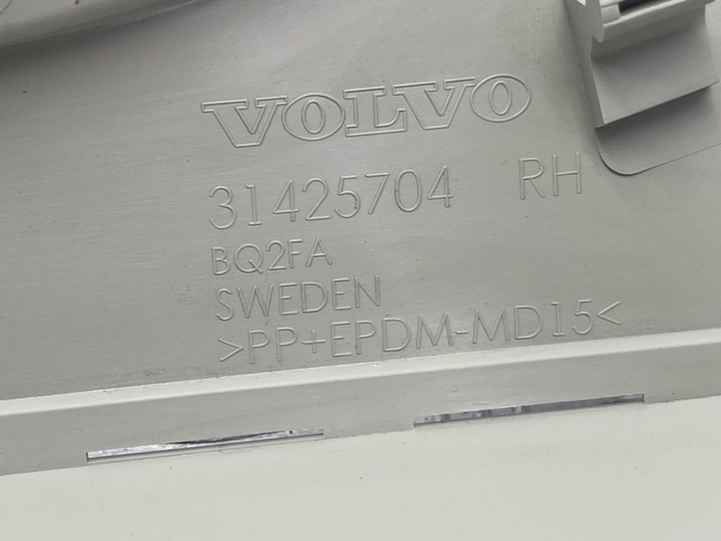 Облицювання стійки Volvo XC60