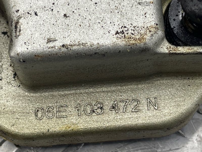 Клапанная крышка 06E103472N Audi Q7