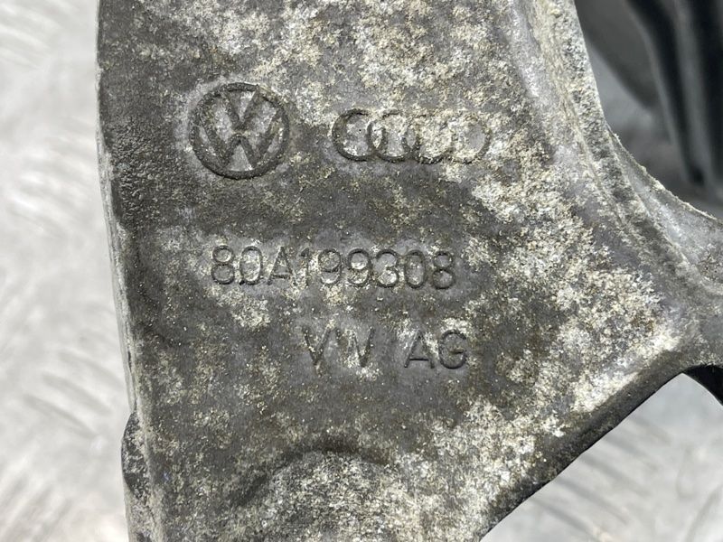 Кронштейн 80A199308 Audi Q5