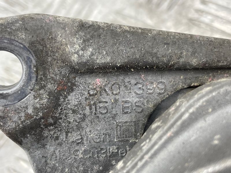 Кронштейн опори КП 8K0399115BS Audi A8