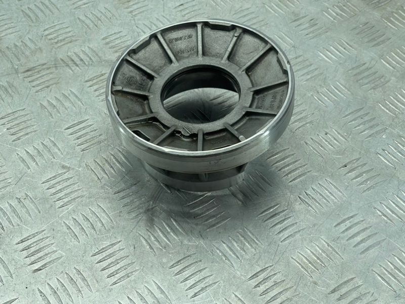 Пластина с гнездом подшипника 0B4301567D Audi A4 Allroad