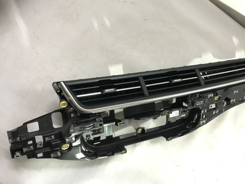 Дефлектор повітропроводу 4M1820902AS6PS Audi Q7