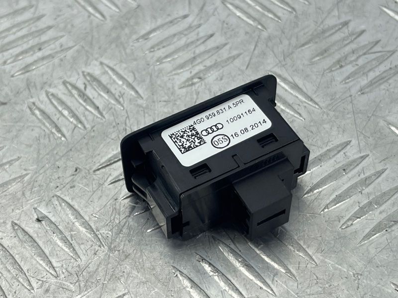 Кнопка закриття дверей багажника 4G0959831A Audi Q5
