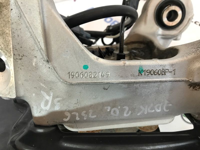 Поворотний кулак / цапфа Ford Edge