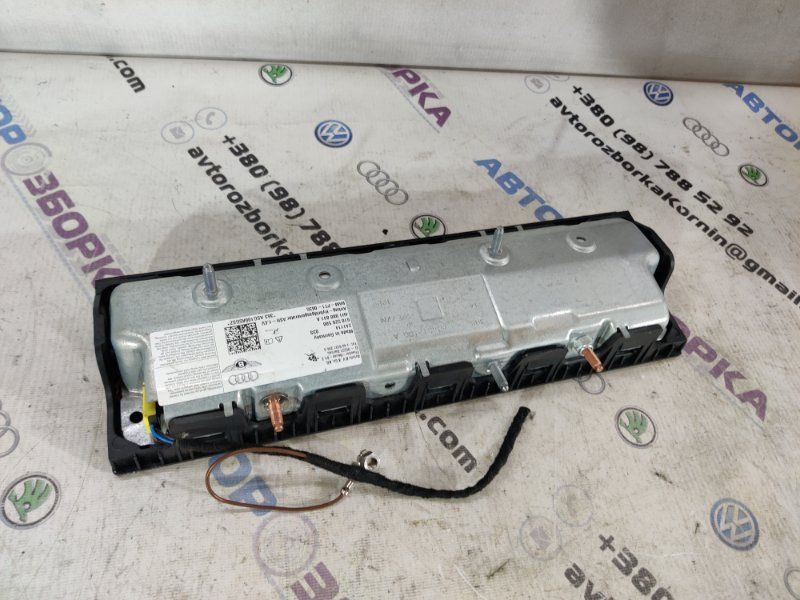 Подушка безпеки водія в коліна airbag 4H1880841A Audi A8