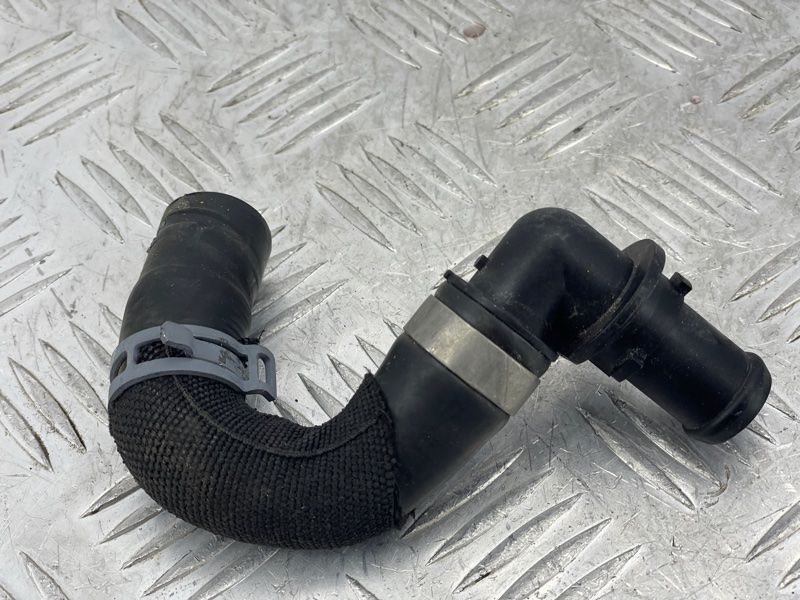 Патрубок системи охолодження 80C819332F Audi Q5