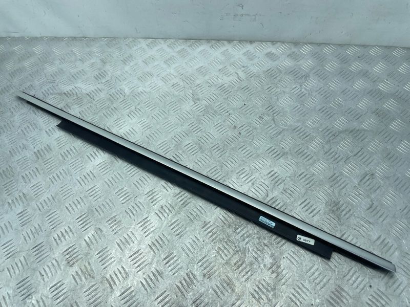 Молдинг / ущільнювач пазу скла (хром) 8R0853764F Audi Q5
