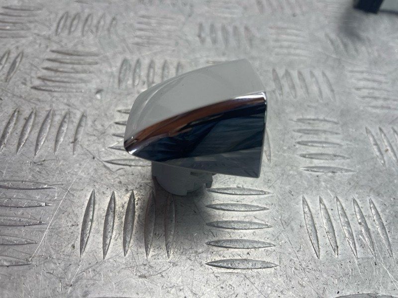 Ковпачок ручки дверей з хромованою накладкою 4H0837879C Audi A8