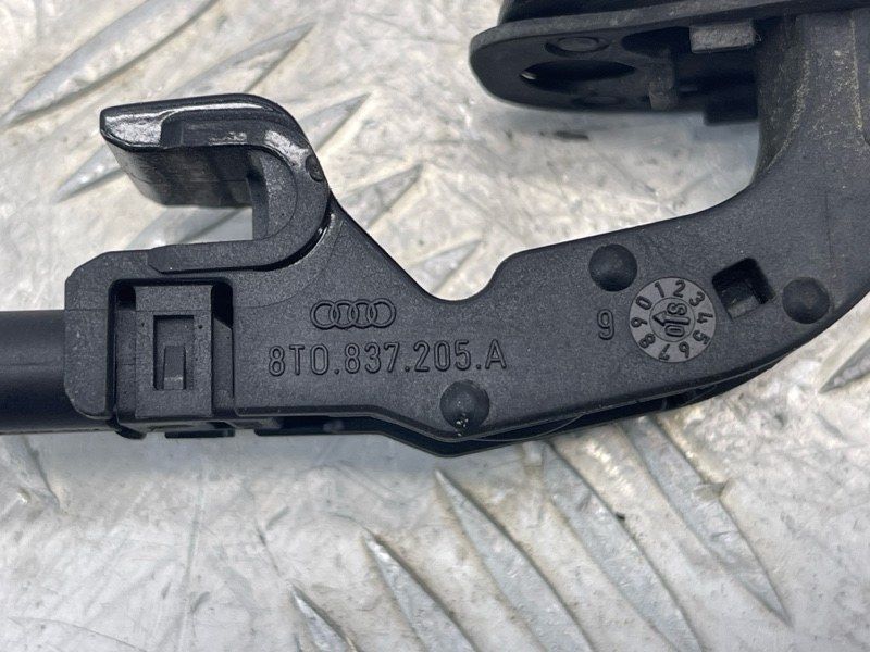 Ручка дверей (keyless) зовнішня 8T0837205A Audi S4