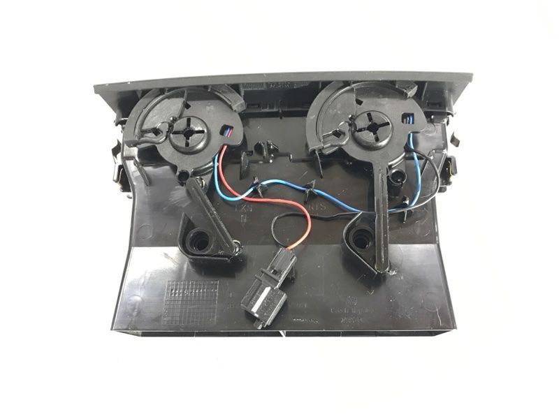 Дефлектор воздуховода 7p6819203a Volkswagen Touareg