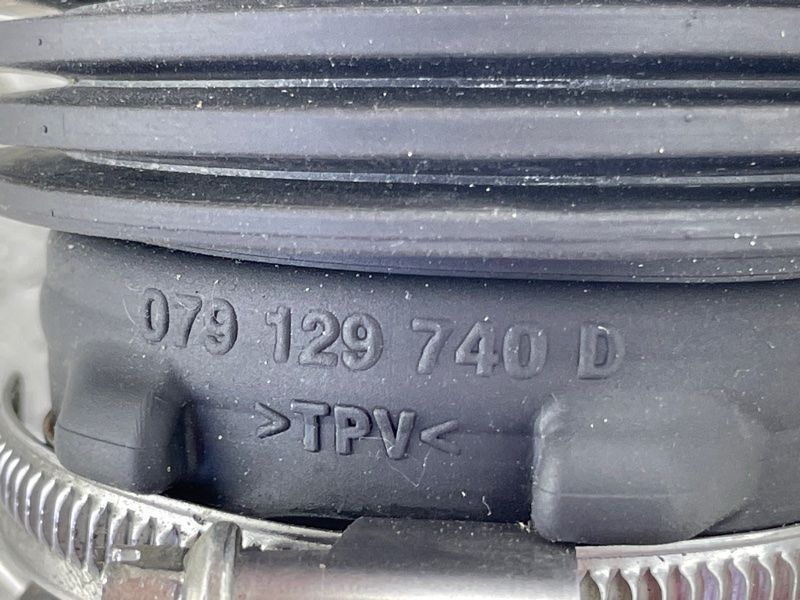 Гофрований чохол 079129740D Audi A8