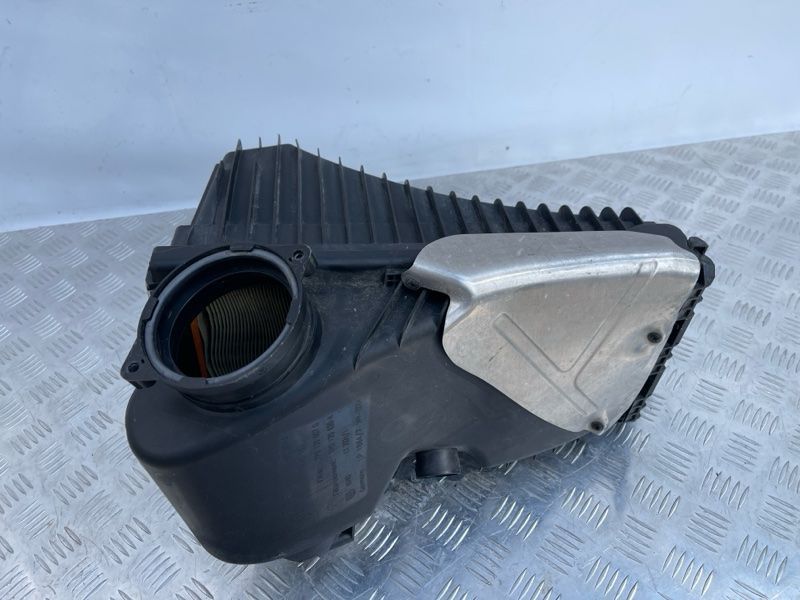 Корпус повітряного фільтра 7P6129601 Volkswagen Touareg