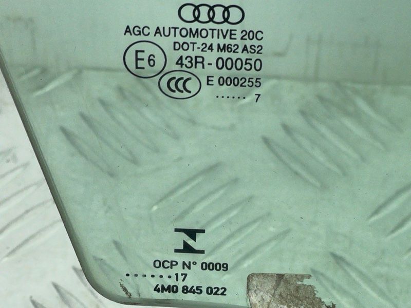 Стекло двери 4M0845022 Audi Q7