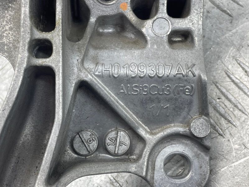 Опора двигуна 4H0199307AK Audi A8