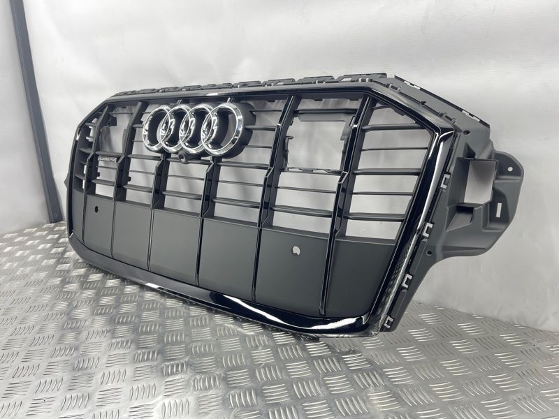 Решітка радіатора 4M0853651AGVMZ Audi Q7