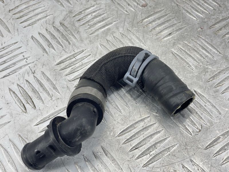 Патрубок системи охолодження 80C819332F Audi Q5