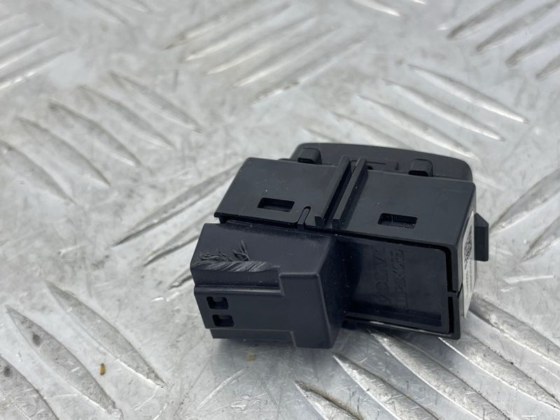 Кнопка блокировки дверей 31318987 Volvo XC60