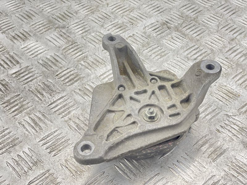 Кронштейн опори КП 8K0399115BS Audi A8