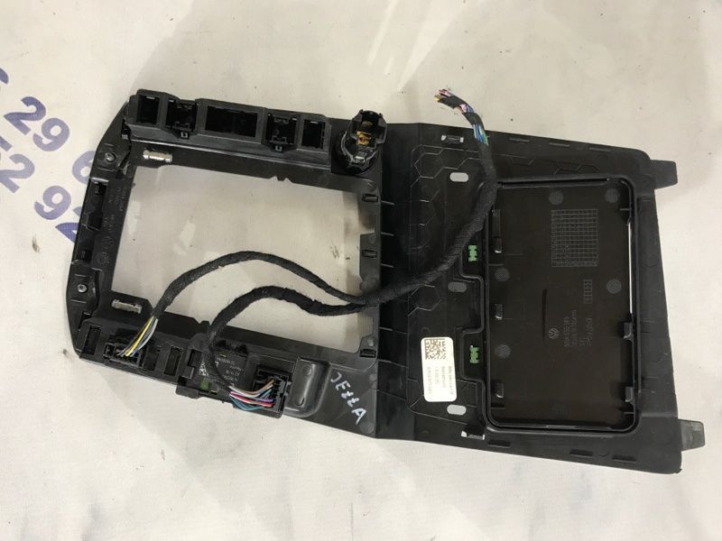 Накладка центрального тунелю захист 17B864263 Volkswagen Jetta
